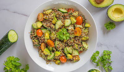 Frischer Quinoa-Salat: Gehaltvoll & leicht