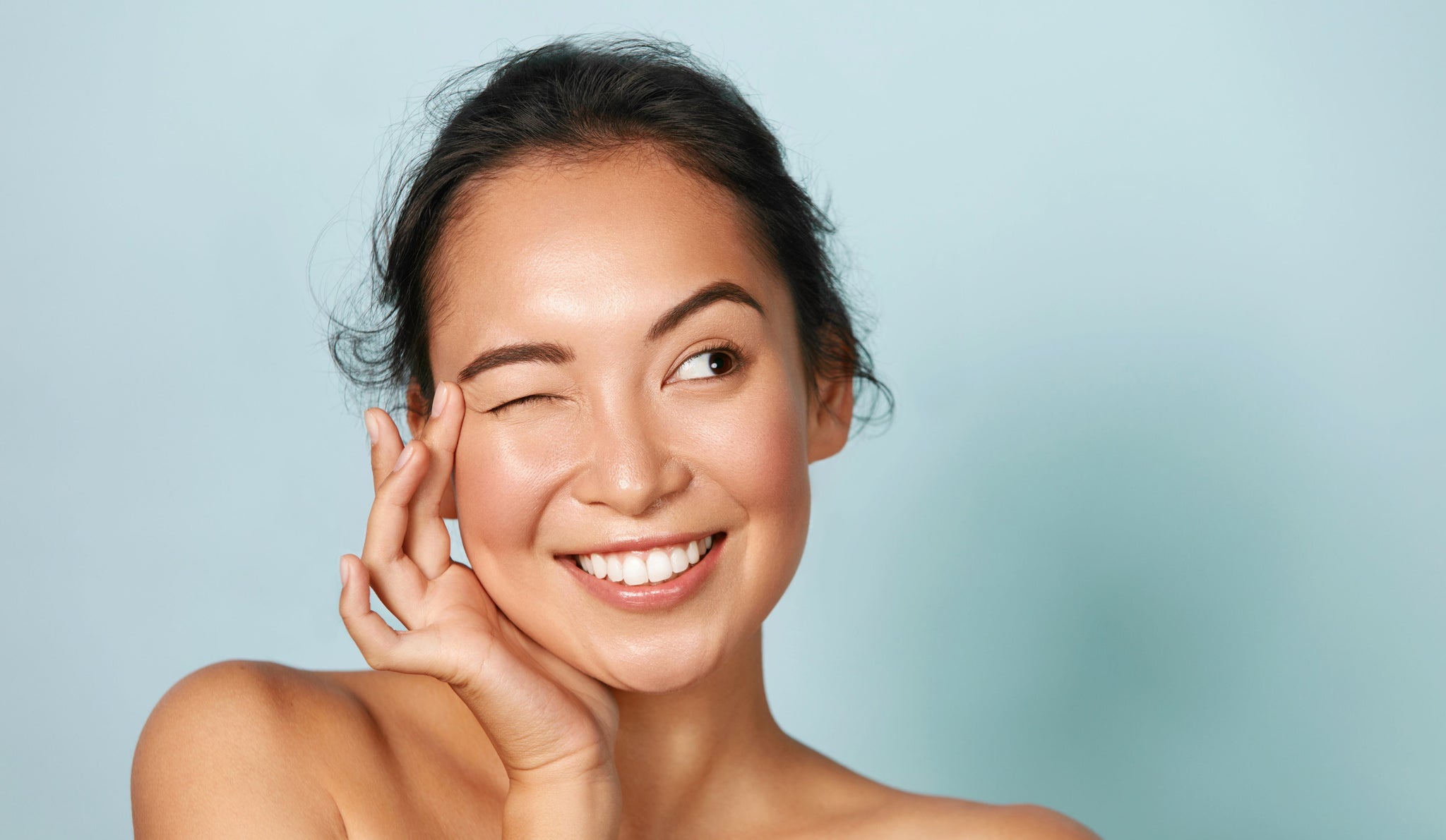 Hautalterung verlangsamen: Pflanzen & Vitamine für straffe Haut