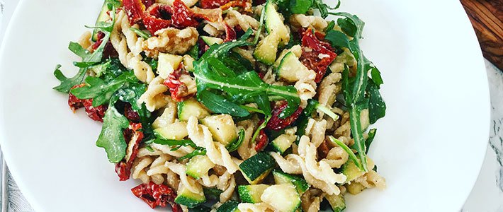 Italienischer Rucola-Salat: Kalte Nudeln sind keine Dickmacher