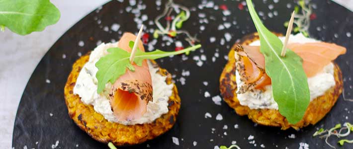 Süßkartoffel-Puffer mit Lachs
